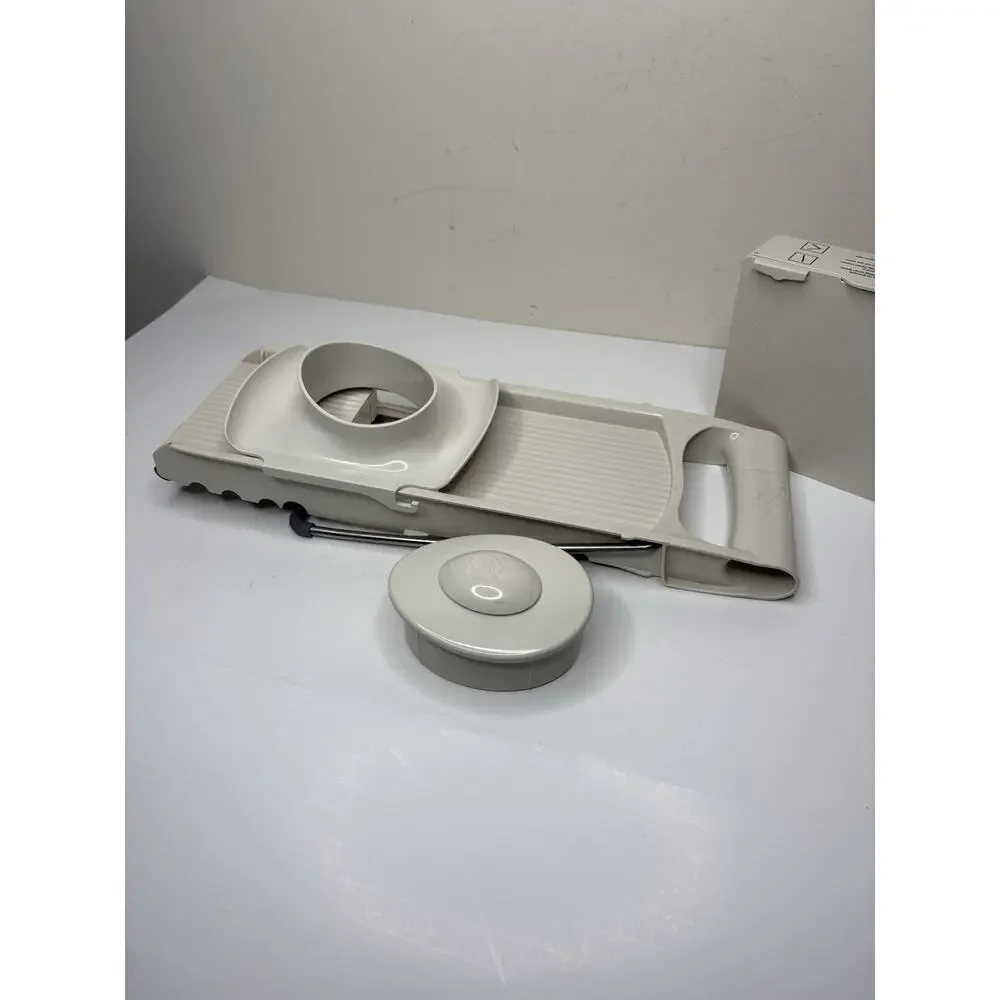 Pampered Chef Retired Mandoline Food Slicer Vintage with Case Extra Blades